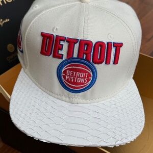 Men’s OWNERS COLLECTION NBA DETROIT PISTONS RETRO CLASSIC WORDMARK SNAPBACK HAT